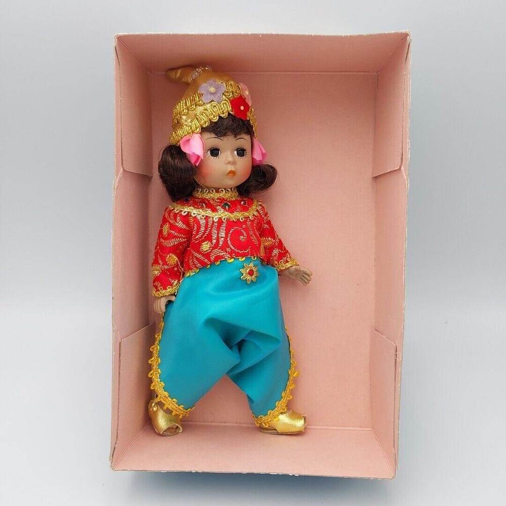 VTG Madame Alexander International Series 1975 Doll of Thailand #567 In Orig Box